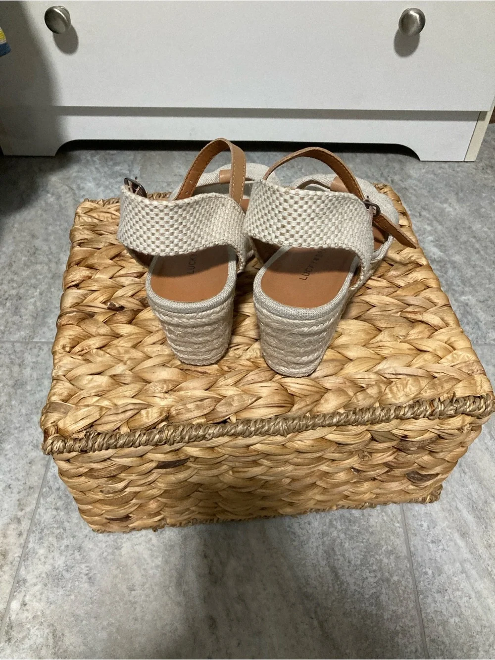 Lucky Brand Natural Linen Bow Wedge Sandals with Tan Straps. Size 6.